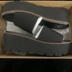 Dirty Laundry Pivot Black Slides